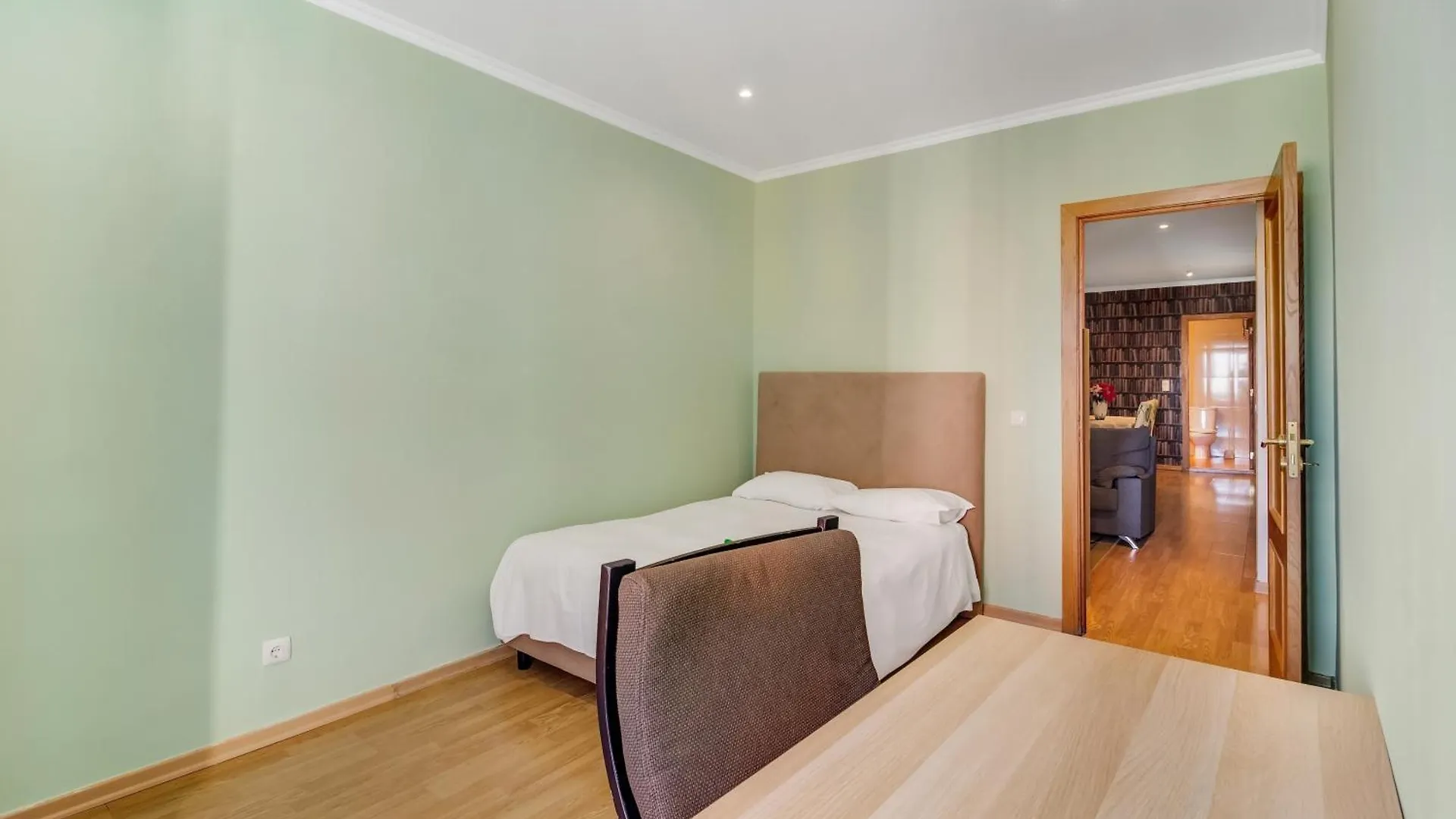 Spacious Apartment In Lisbon'S Historic Centre 65 M² Parking